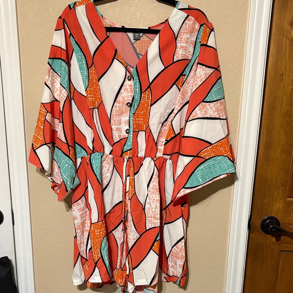 SHEIN Curve Abstract Colorblock Top in Coral, Peach & Teal
